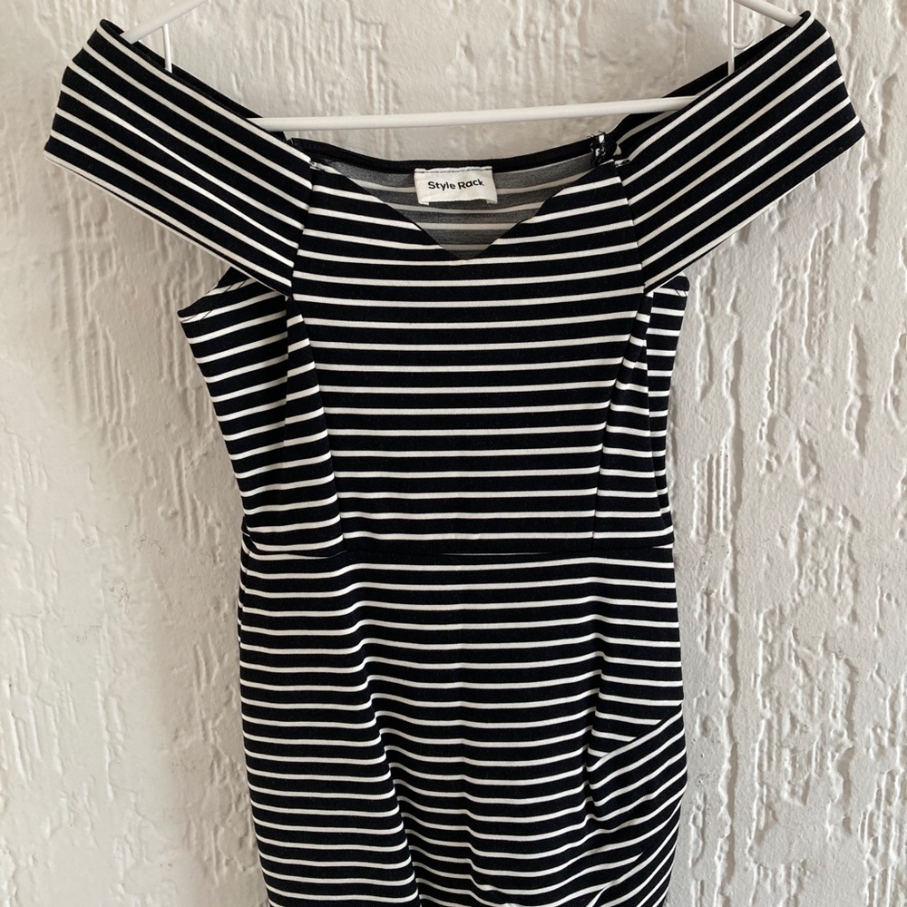 Style Rack Off The Shoulder Dress Size Small - Picture 4 of 7